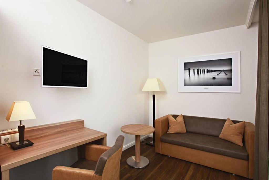 Hotel Warnow ロストック エクステリア 写真