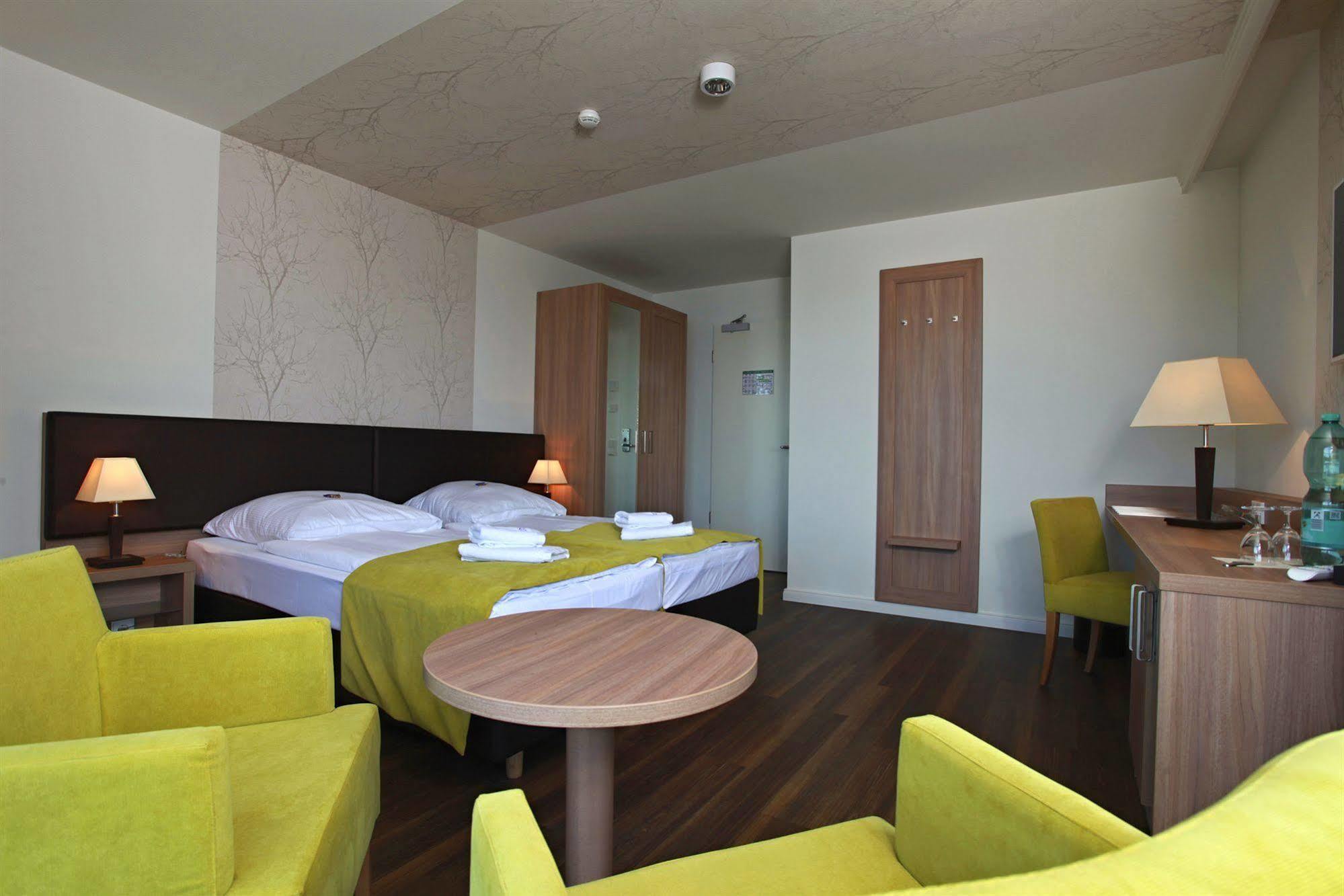 Hotel Warnow ロストック エクステリア 写真