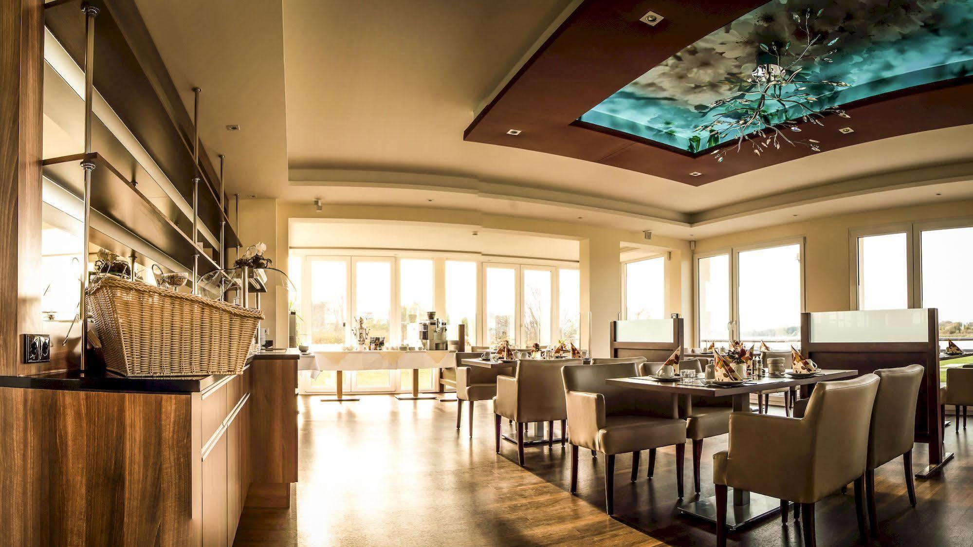 Hotel Warnow ロストック エクステリア 写真