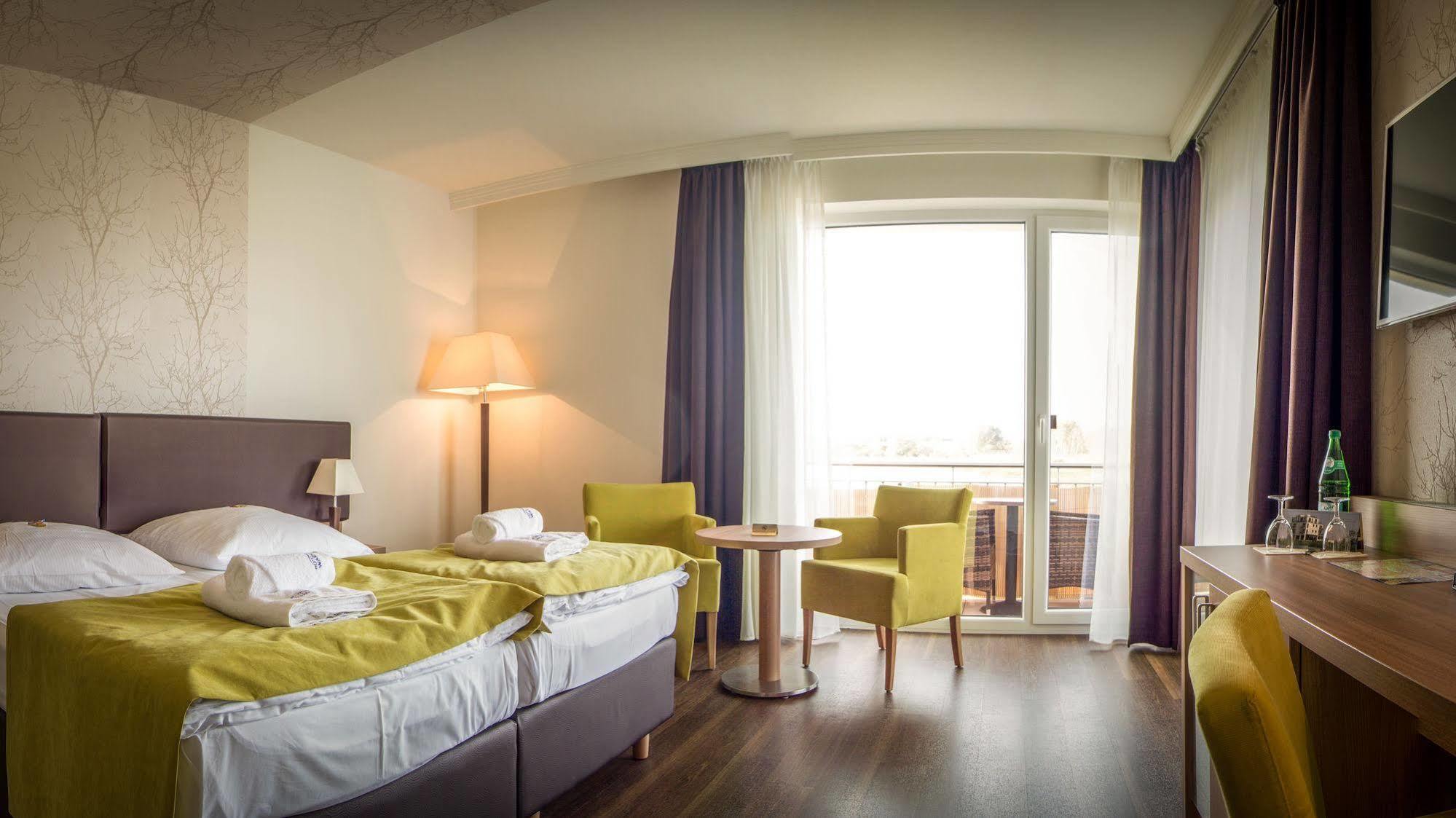Hotel Warnow ロストック エクステリア 写真